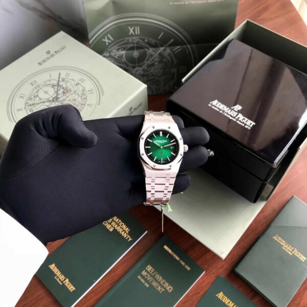 Audemars Piguet Royal Oak Jumbo Extra Thin - Image 4